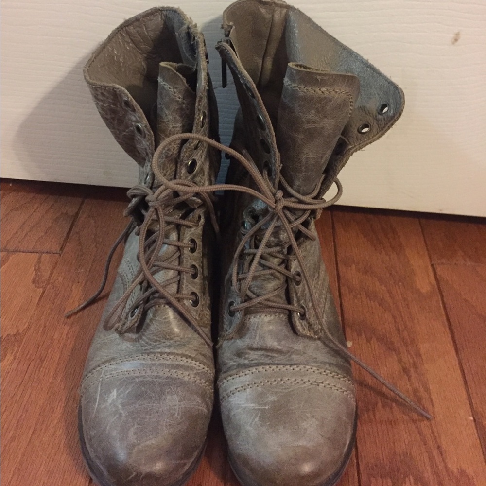 Steve Madden lace up boot